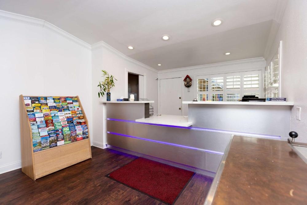 SureStay Hotel by Best Western Seaside Monterey